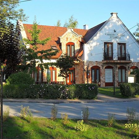 Várkert Panzió Miskolc Exterior foto