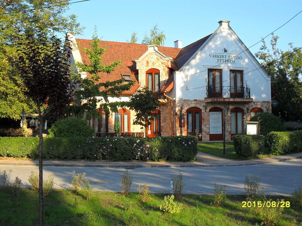 Várkert Panzió Miskolc Exterior foto